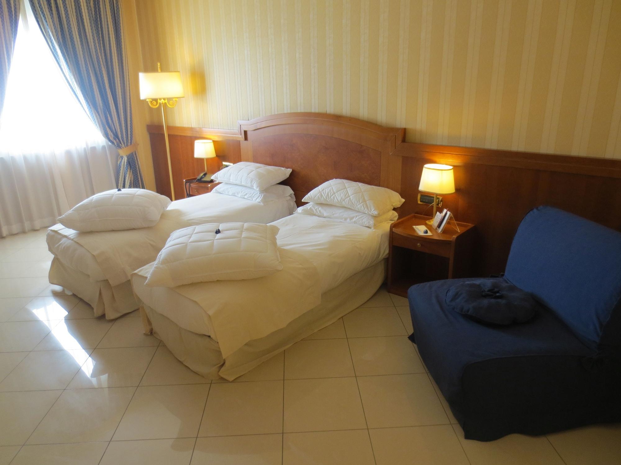 ホテル ジョイフル ナポリ エクステリア 写真