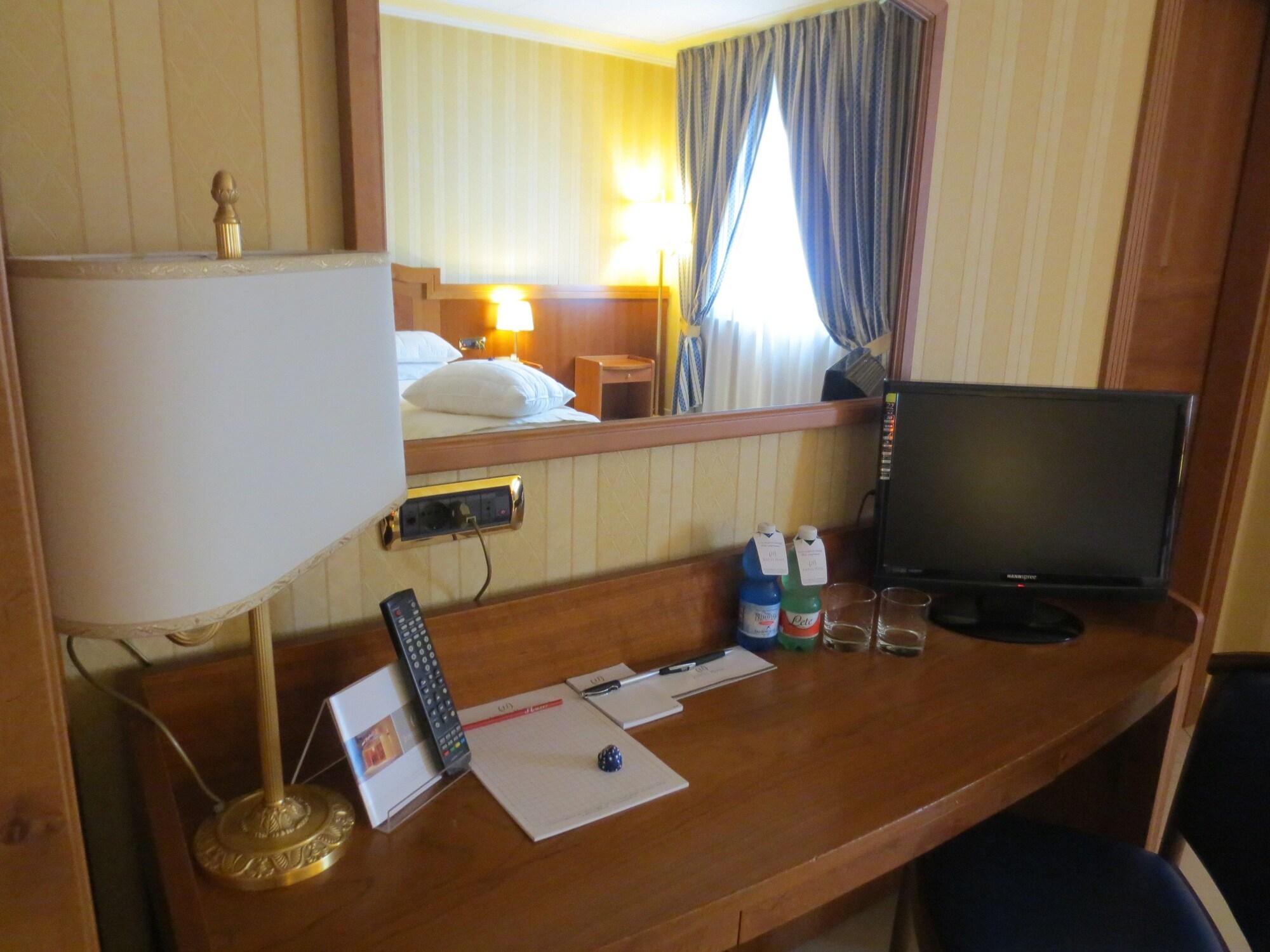 ホテル ジョイフル ナポリ エクステリア 写真
